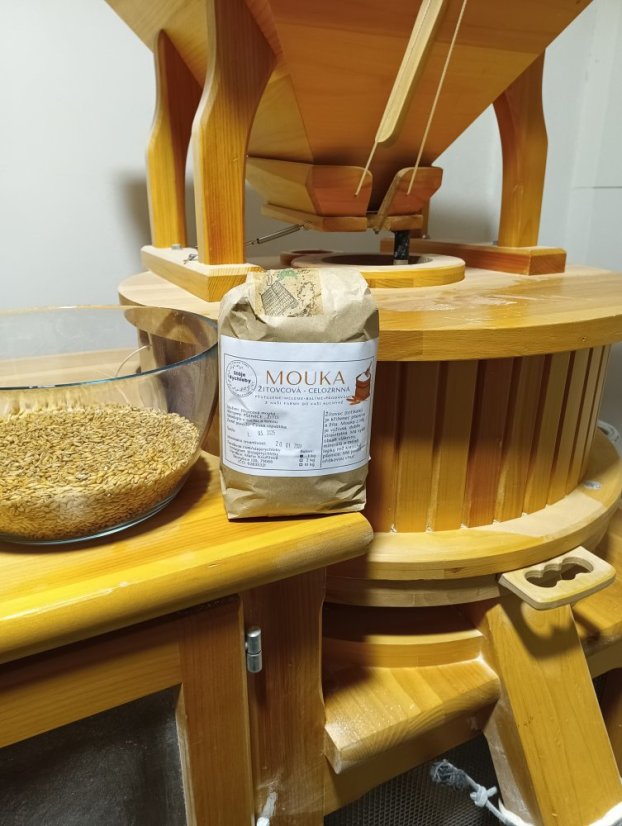 Žitovcová mouka - CELOZRNNÁ